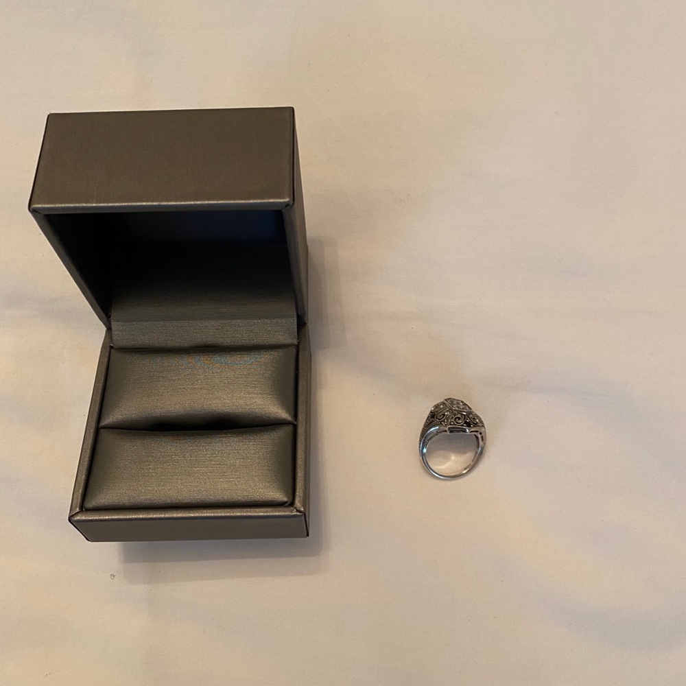 Ring - Picture 2 of 3